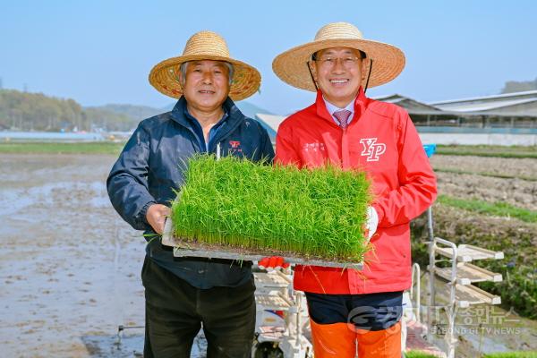 [크기변환]사본 -01 양평군 첫 모내기 시작(1).jpg