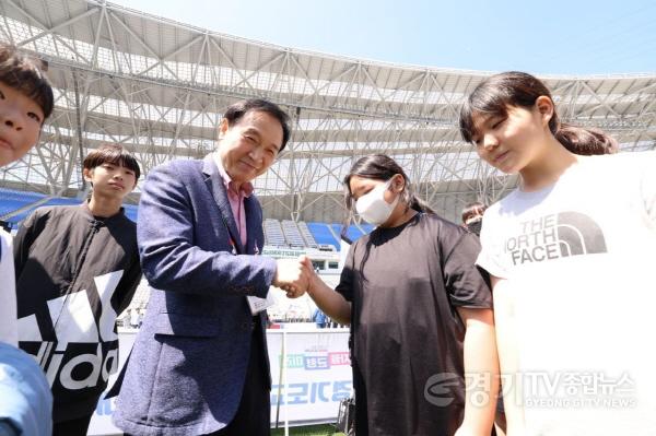 [크기변환]사본 -임태희 교육감 “꺾이지 않는 도전정신, 정정당당한 스포츠 정신으로 함께 해주길”(체육건강과)(사진 2).jpg