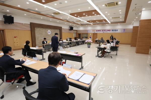 [크기변환]사본 -0420 경기도교육청, 2022회계연도 결산검사 받아(재무관리과)(사진 1).jpg