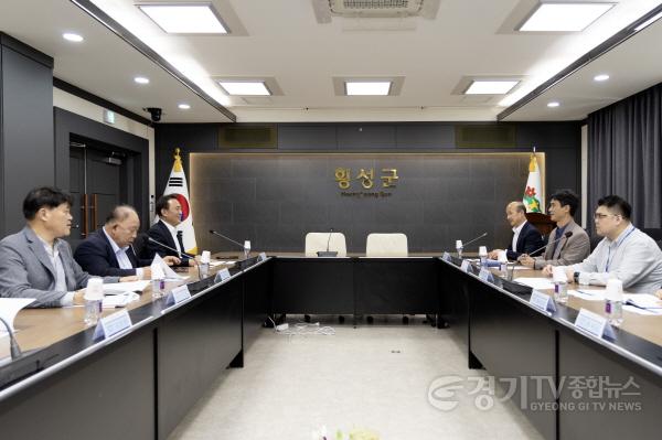 [크기변환]사본 -02- 이충우 여주시장, 강원도 횡성군 농업분야 외국인계절근로자 운영 벤치마킹 (1).jpg