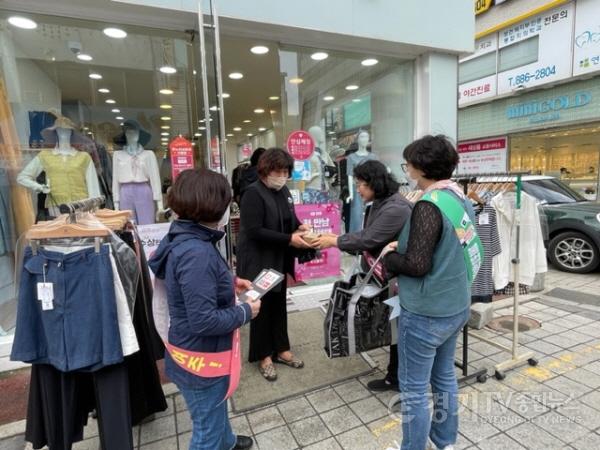 [크기변환]사본 -02- 여주시, 불법촬영 근절 거리캠페인 실시 (2).jpg