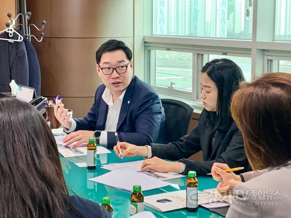 [크기변환]사본 -20230425 용인특례시의회 의원연구단체 스타트업 101, 청년 창업 지원을 위해 제1부시장과 간담회 가져(2).jpg