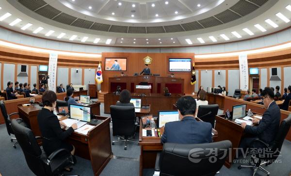 [크기변환]사본 -(20230425)제276회 2차본회의 폐회.jpg