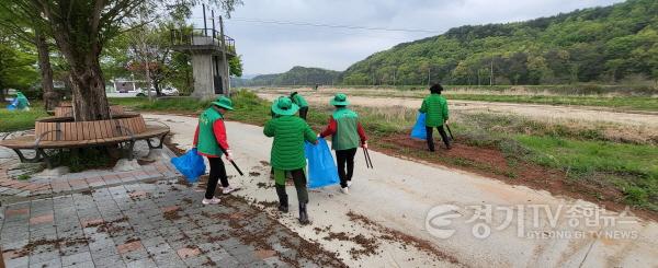 [크기변환]사본 -추가지역02- 북내면 새마을남녀지도자, 봄맞이 대청소 실시 (2).jpg