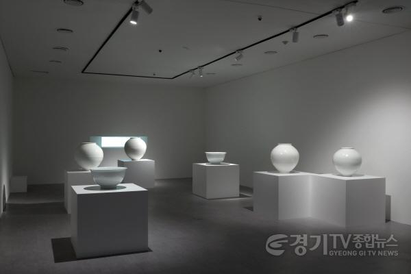 [크기변환]사본 -(사진자료4) 경기생활도자미술관 한국생활도자100인전 13차_백자 너머의 백자_강민수.jpg
