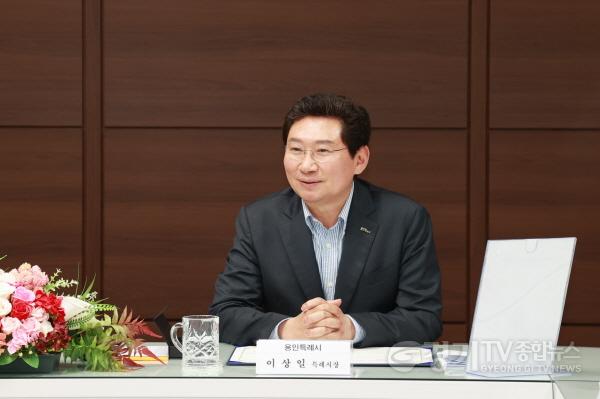 [크기변환]사본 -11-1. 지구를 생각하는 생태학교 육성 시범사업 협약식에서 환영사를 하고 있는 이상일 용인특례시장.jpg