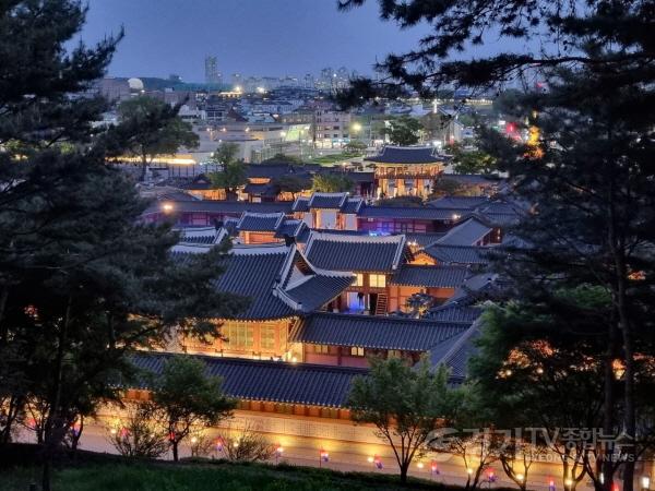 [크기변환]사본 -사진자료_화성행궁 야간개장.jpg