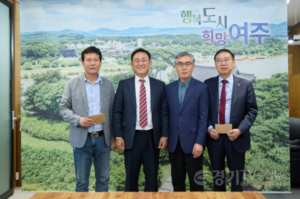 [크기변환]사본 -추가01- 성남시 여주향우회, 여주시 대표 선수단에 격려금 전달.png