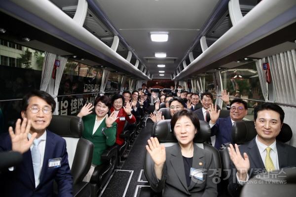 [크기변환]사본 -통근버스 수소버스로 전환하기 위한 업무협약 (2).jpg