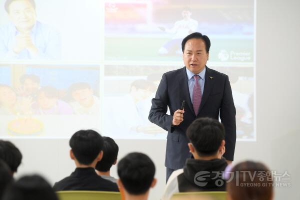 [크기변환]1-2 이권재 오산시장, 운산초등학교 어린이들에게 진로 탐색 특강.jpg
