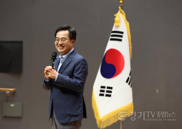 [크기변환]사본 -2023년+경기도+주민자치(위원)회+제안사업+2차+경연대회+시상식(2).jpg