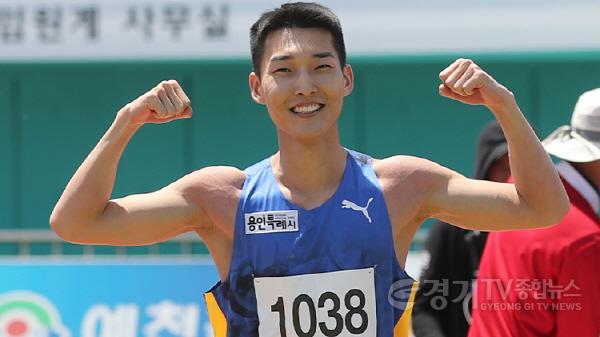 [크기변환]사본 -6-1. ‘제51회 KBS배 전국육상경기대회’에서 대회 신기록을 작성하며 금메달을 거머쥔 높이뛰기 우상혁 선수.jpg