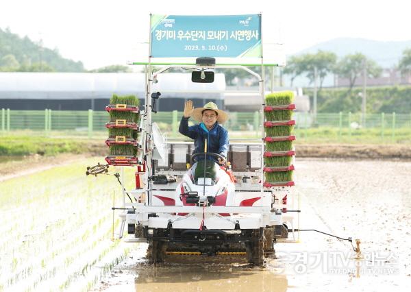 [크기변환]사본 -파주시 모내기 행사 참석(1)..jpg