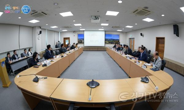 [크기변환]사본 -[양평군의회 보도자료] 20230511 2023년 양평군의회 의정자문단 정기회로 의정활동에 박차1.jpg