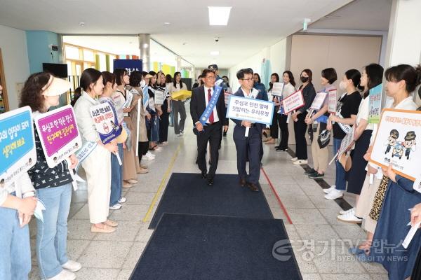 [크기변환]20230511_김기정 의장 학부모폴리스 캠페인 참석3.jpg