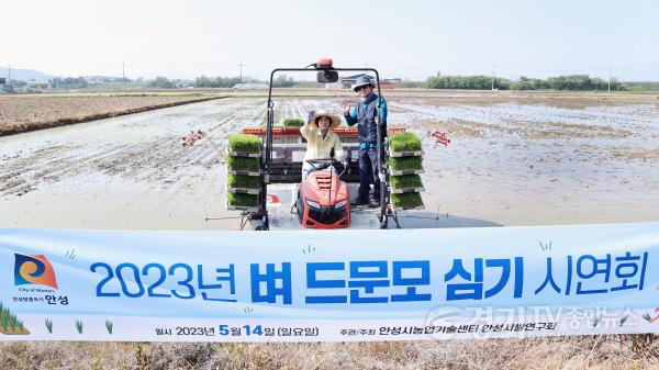 [크기변환]사본 -모내기철 영농현장 격려 및 벼 드문모심기 시연회 (5).jpg