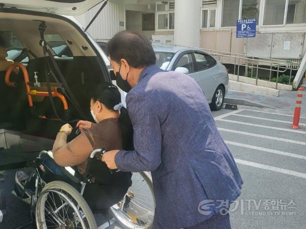 [크기변환]사본 -이미지2(교통약자 임원진 동승).jpg