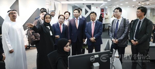 [크기변환]사본 -1-2. 전국대도시시장협의회 시장단이 17일(현지시간) 두바이시청에서 다우드 압둘 라만 알-하즈리 시장과 간담회를 열고 교류ㆍ협력방안을 논의했다. (1).jpg