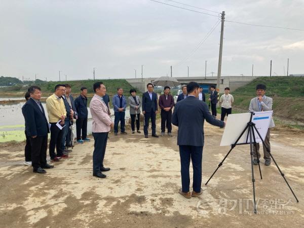 [크기변환]사본 -3-1 청북읍 고잔 중앙배수로 준설공사 현장 방문.jpg