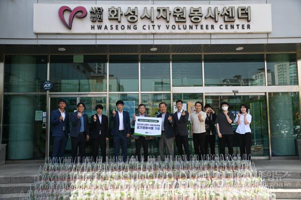 [크기변환]사본 -(보도사진) 스포츠사업처, 지역 내 취약계층 가정에 공기정화식물 나눔.jpg