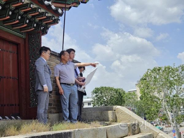 [크기변환]사본 -황인국 수원시 제2부시장,화성사업소 주요 사업현장 점검(2).jpg