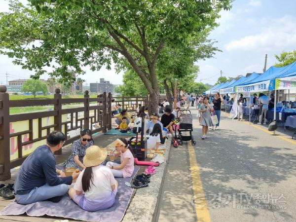 [크기변환]1-1.도심 속 길거리소풍.jpeg