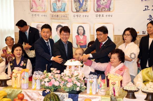 [크기변환]사본 -20230524_효사랑 칠순잔치 김기정 의장3.jpg