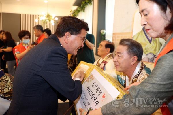 [크기변환]사본 -20230524_효사랑 칠순잔치 김기정 의장1.jpg