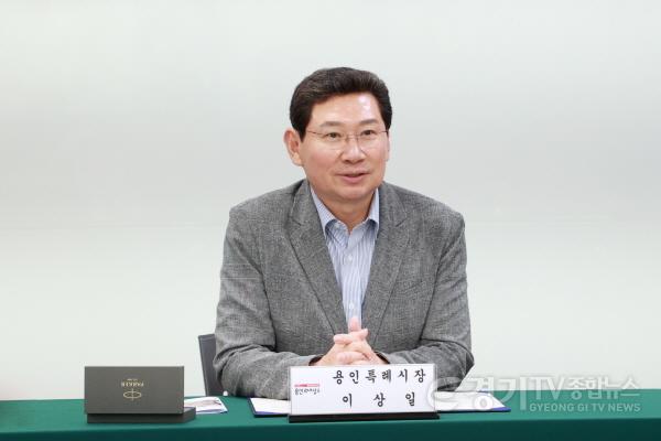 [크기변환]사본 -2-2. 이상일 용인특례시장이 27일 롯데프리미엄아울렛 기흥점과의 용인시 농식품 판매 활성화를 위한 업무협약식에서 인사말을 하고 있다.jpg