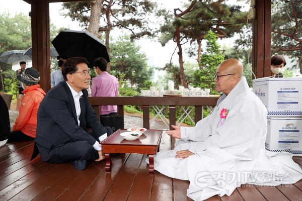 [크기변환]사본 -20230527_김의장, 부처님오신날 봉축행사 참석1_주지스님차담 (1).jpg