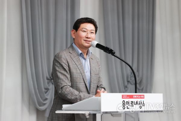 [크기변환]사본 -3-2. 이상일 용인특례시장이 용인시 사회적경제협의회 창립 2주년 기념식에서 인사말을 하고 있다 (1).jpg