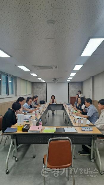 [크기변환]사본 -사진1_수원교육지원청, 교육복지우선지원사업 연구지원위원 위촉식 및 1차 협의추진.jpg