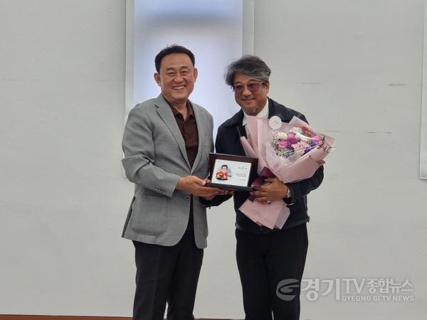 [크기변환]사본 -추가02- ‘사랑이 뭔지 ’ 가수 이무송 여주시 홍보대사 위촉 (2).jpg