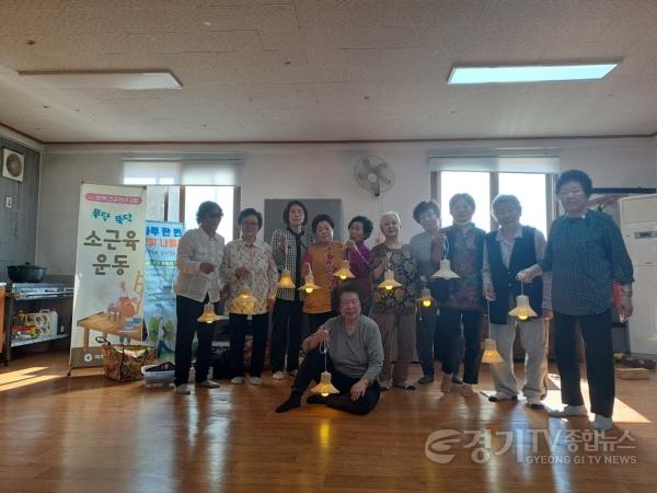 [크기변환]사본 -02- 여주시보건소 독거노인 프로그램 “뚝딱 뚝딱 소근육 운동” (3).jpg