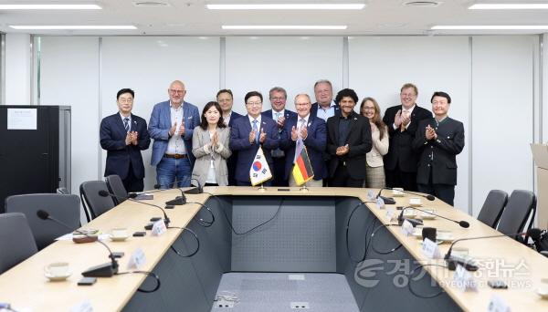 [크기변환]사본 -독일 바이에른주 의원 등과 협력 방안 논의(1) .jpg