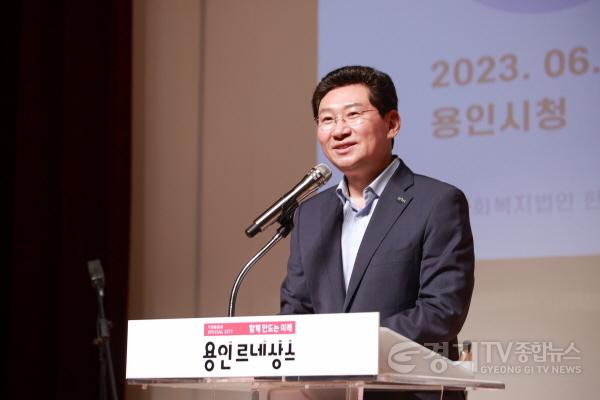 [크기변환]사본 -10-1. 이상일 용인특례시장이 8일 에이스홀에서 열린 2023 장애인인식개선교육에서 인사말을 하고 있다.jpg