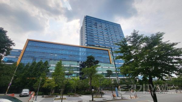 [크기변환]사본 -3. 용인특례시가 지식산업센터 내 불법주거 실태를 점검한다. 사진은 관내 한 지식산업센터 전경.jpg