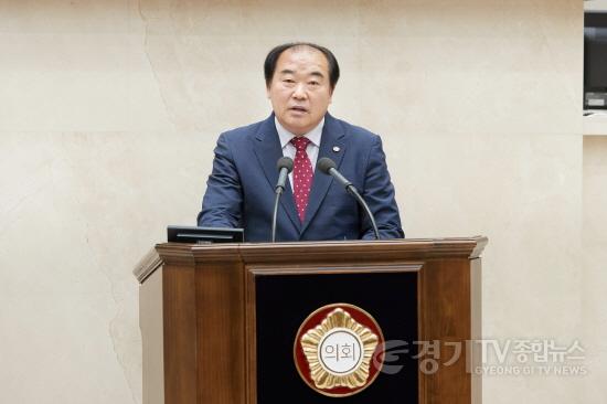 [크기변환]사본 -20230614 제273회 제1차 정례회 제2차 본회의-시정질문(6)김운봉 의원.jpg