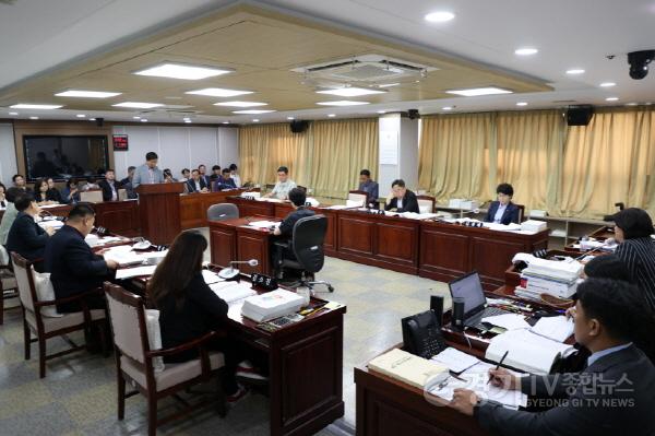 [크기변환]사본 -도시환경위원회 안건심사.jpg