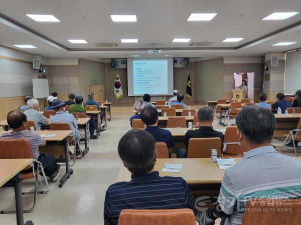[크기변환]사본 -4. 용인특례시가 15일 백옥쌀 GAP 단지 참여 농업인을 대상으로 교육을 진행했다..jpg