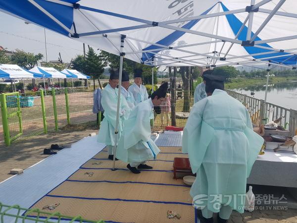 [크기변환]사본 -8. 용인특례시 처인구 포곡읍의 경안천 인근에서 제13회 포곡읍 경안천 창포축제가 21일 개최된다..jpg