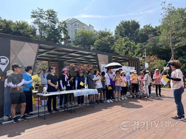 [크기변환]사본 -4-2. 19일 기흥구보건소가 진행한 모바일 헬스케어 참가자 대상 미션행사에 참여한 시민들의 모습.jpg