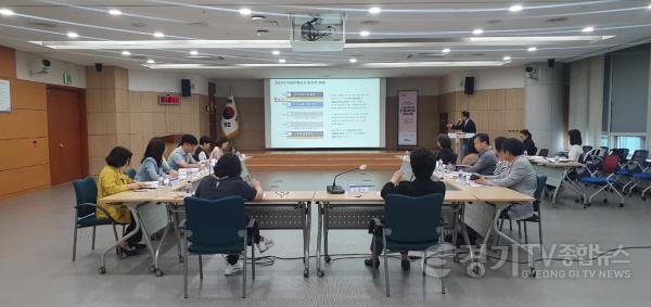 [크기변환]사본 -2-1. 21일 용인특례시청 비전홀에서 열린 아동친화도시 4개년 조성전략 수립 및 아동영향 평가 연구용역 보고회.jpg