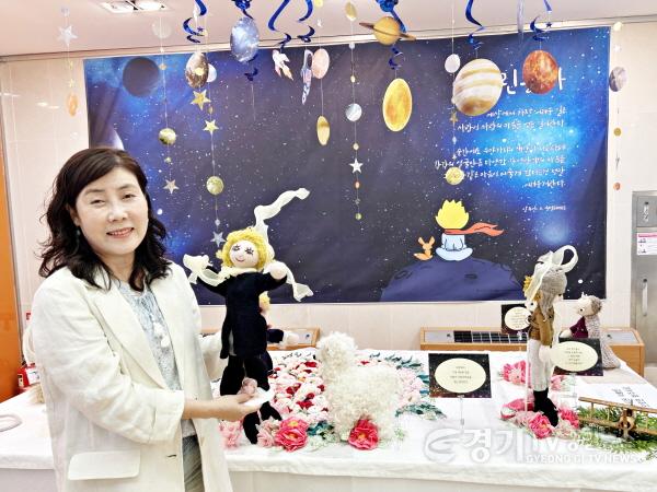 [크기변환]사본 -7. 이달말까지 용인중앙도서관에서 한지영작가의 인형공예 전시가 열린다..jpg