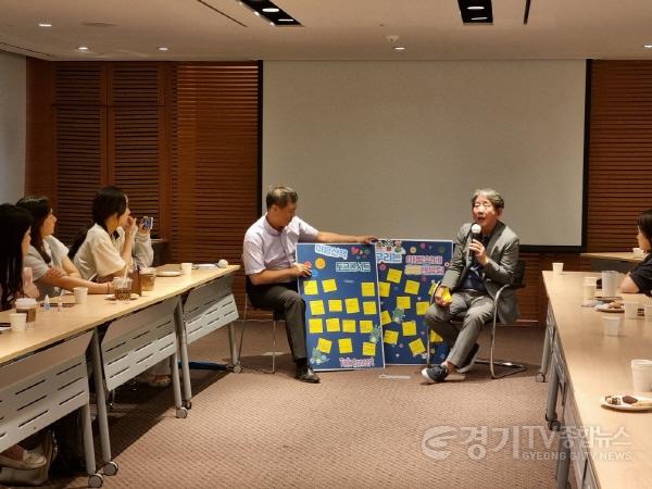 [크기변환]사본 -3. 용인특례시가 아동학대 예방을 위해 현장에서 일하는 실무진을 대상으로 진행한 워크숍의 모습.jpg