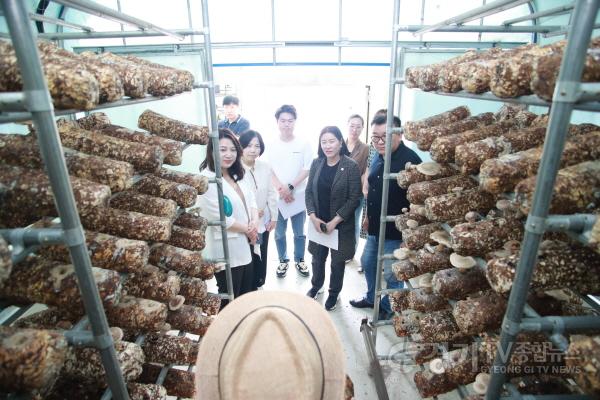 [크기변환]사본 -20230623 용인특례시의회 경제환경위원회, 스마트농업 테스트베드 교육장 및 치유농장 현장 방문(2)그렇게 하루.jpg