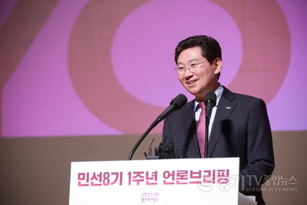 [크기변환]사본 -10-4. 이상일 용인특례시장은 취임 1주년을 맞아 26일 시청 에이스홀에서 언론 브리핑을 열어 지난 1년간의 시정 성과를 보고하고, 앞으로의 시정 비전과 할 일을 발표했다..jpg