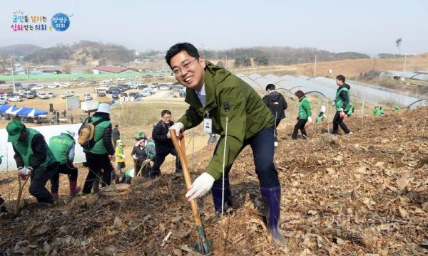[크기변환]15 【탄소중립 실현 나무심기 행사】.jpg