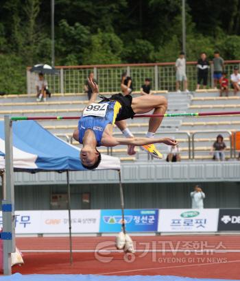 [크기변환]사본 -2-1. 제77회 전국육상경기선수권대회에서 올해 세계 기록 타이를 기록한 높이뛰기 우상혁 선수.jpg