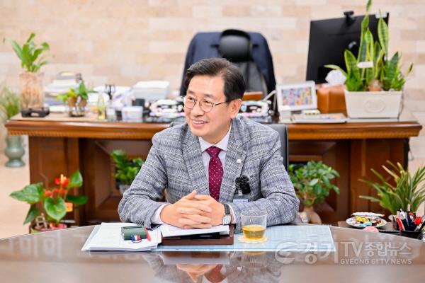 [크기변환]사본 -1. 전진선 양평군수 집무실 사진.jpg